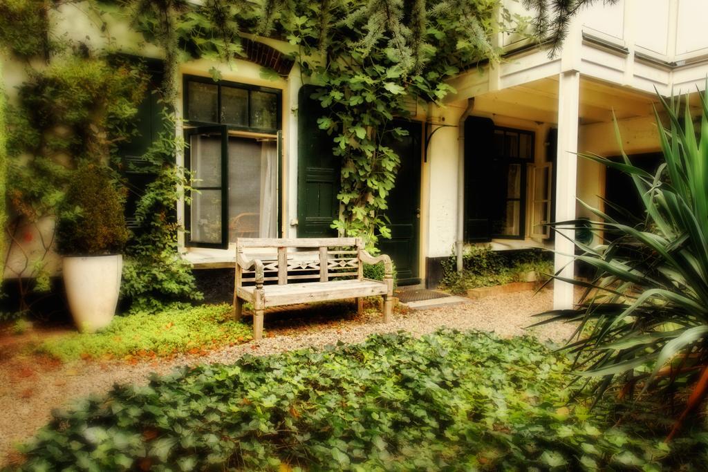 Dreibettzimmer mit Gartenblick