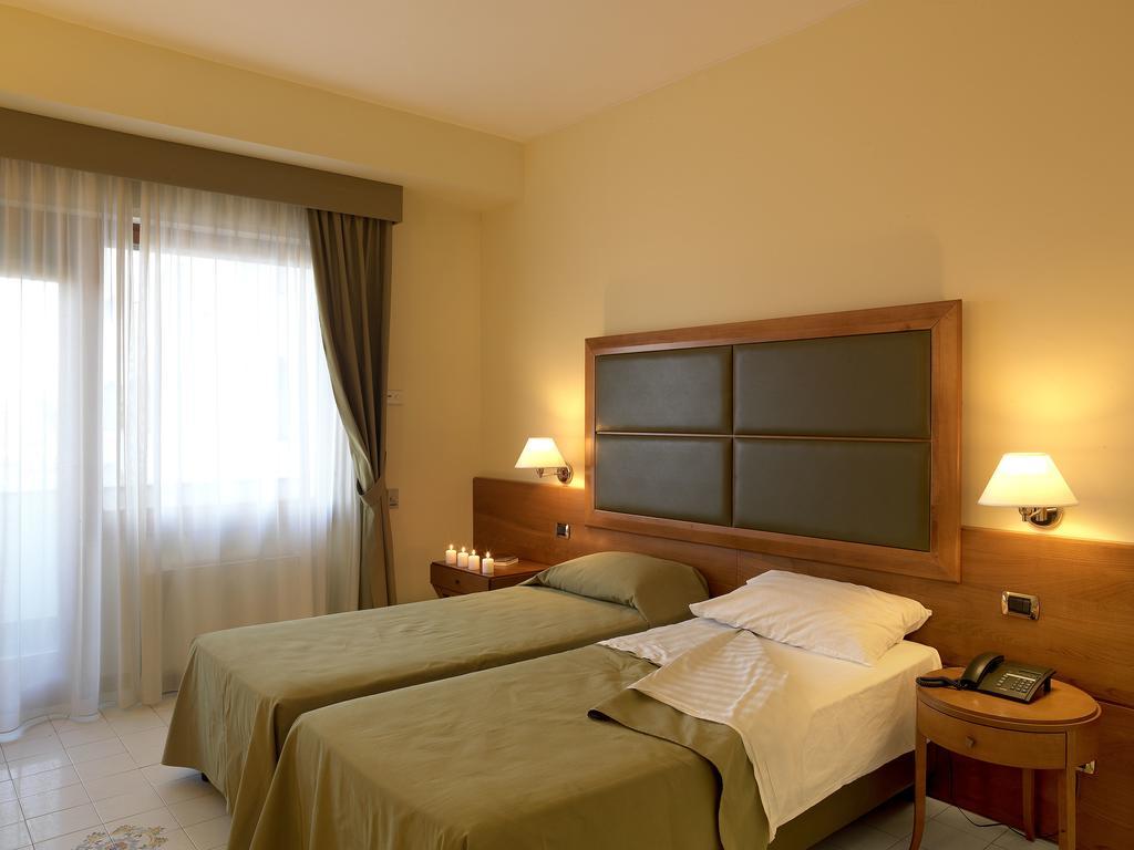 Comfort Zweibettzimmer mit seitlichem Meerblick
