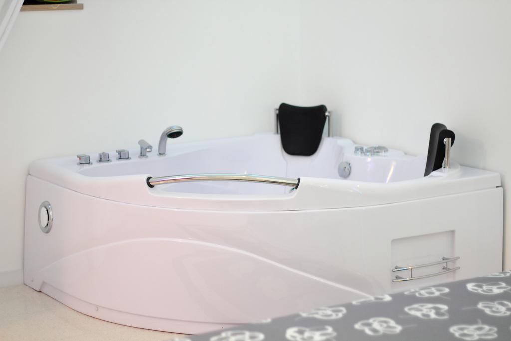Suite with Hot Tub