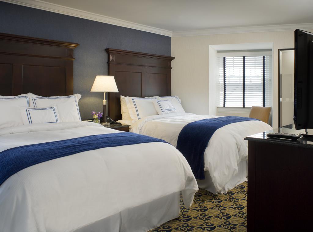 Queen Room with Two Queen Beds with Beach View