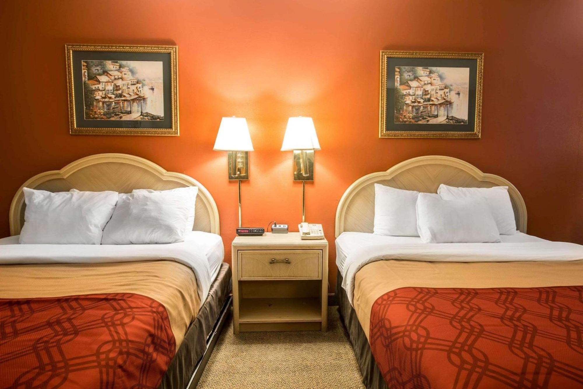 Deluxe Queen Room
