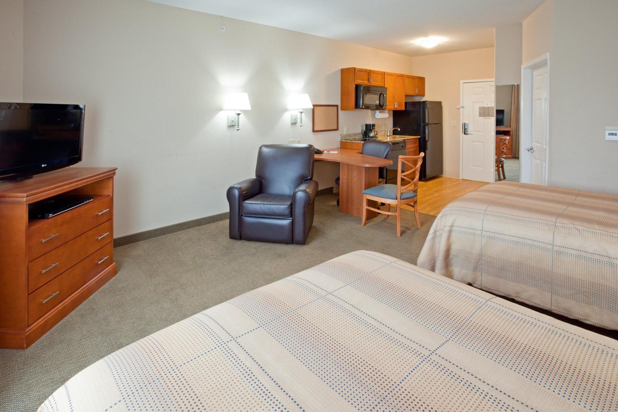 Studio Suite Two Double Beds Mobility Accessible Tub Non-Smoking,564094002:JPEG