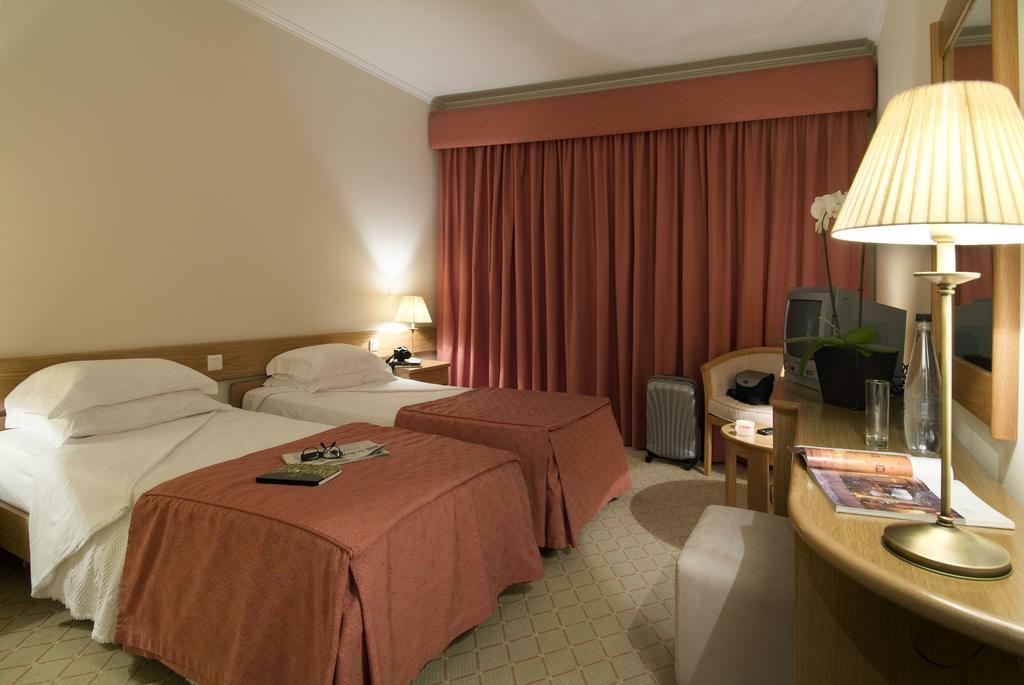 Double or Twin Room,1209304579:JPEG