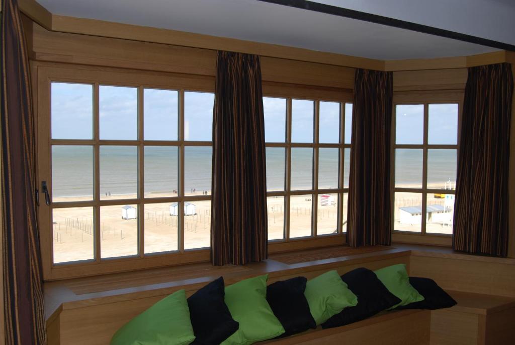 Standard Twin Room with Sea View