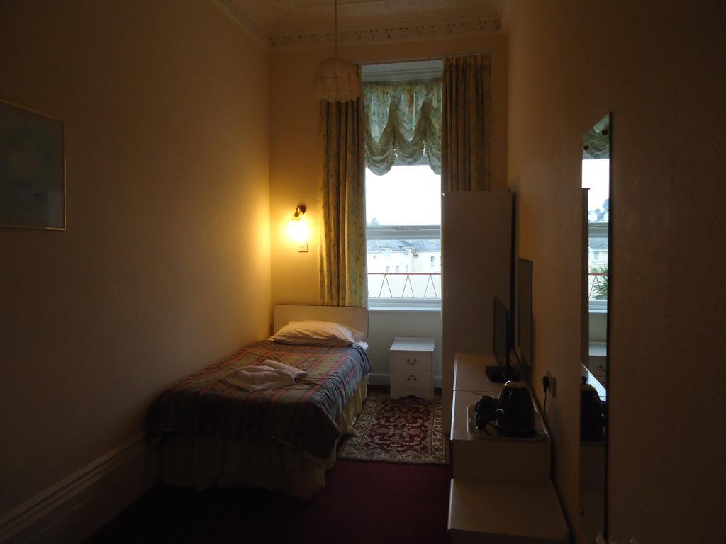 Twin Room with Private External Bathroom