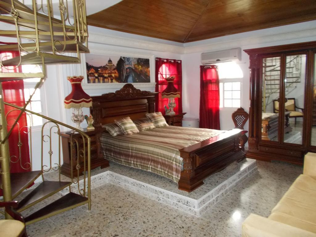 Suite Ático con cama extragrande y vistas al mar