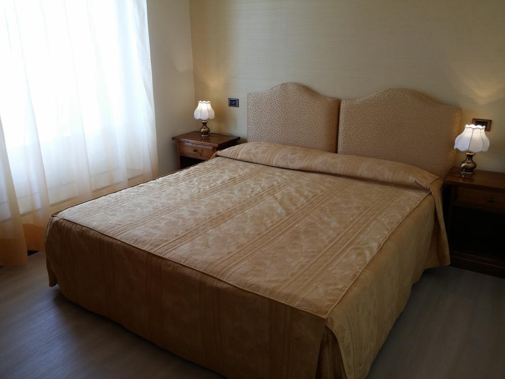 Classic Double Room Balcony Lake View