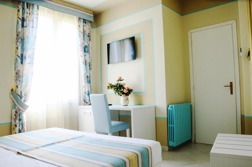 Small Junior Suite,217133135:JPEG