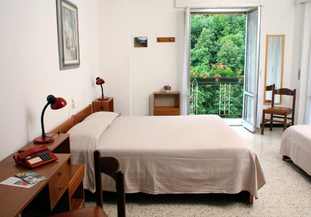 Dreibettzimmer mit Balkon