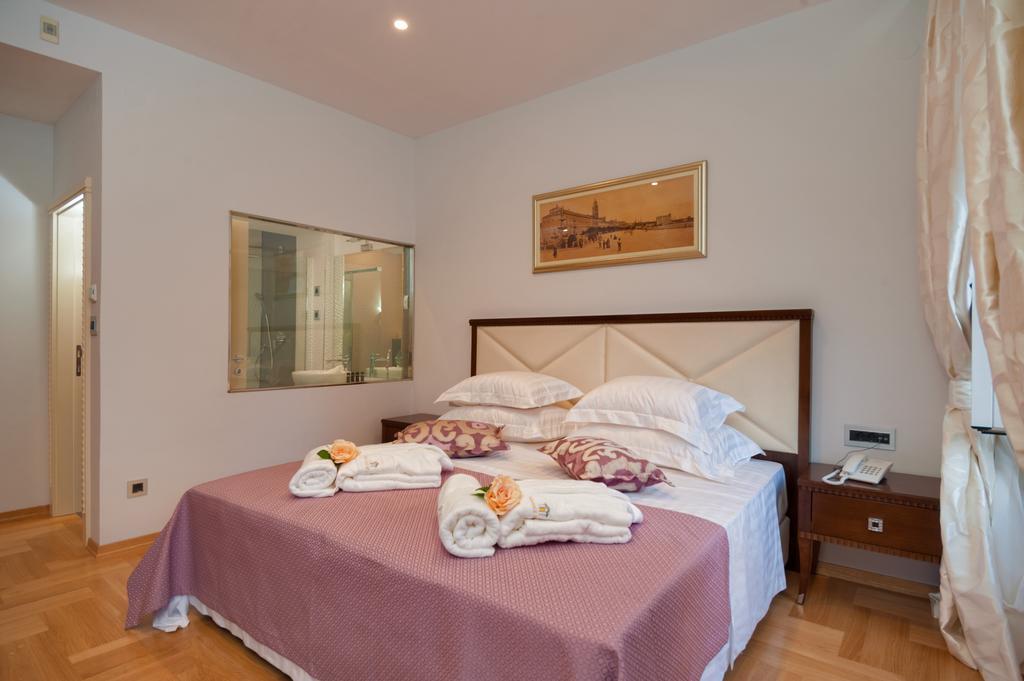 Deluxe Double or Twin Room with City View - Ground Floor