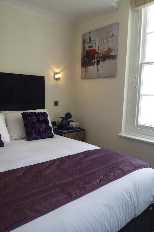 Compact King Room