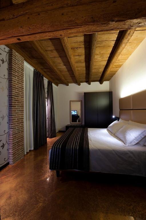 One-Bedroom Apartment,525600027:JPEG