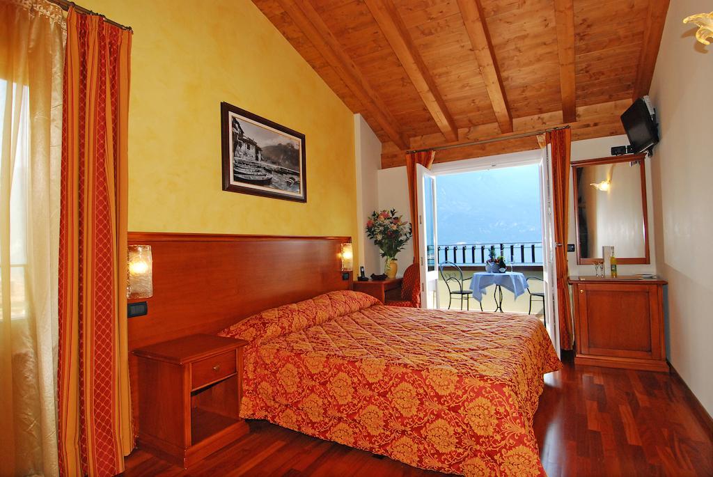 Habitación Doble Superior con balcón y vistas al lago - 1 o 2 camas