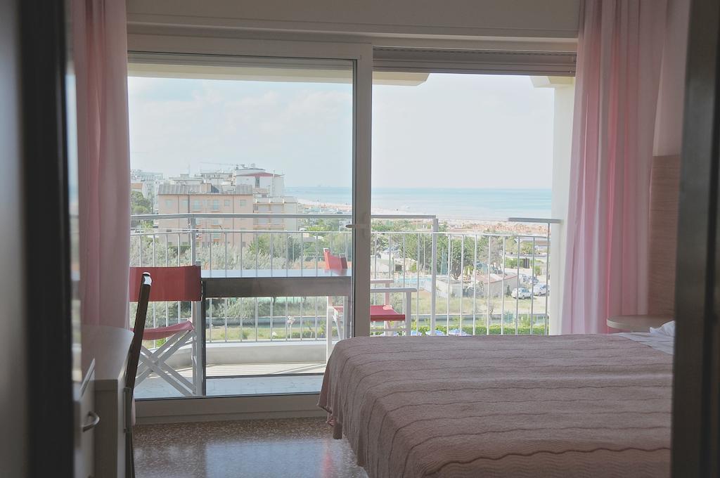 Camera Matrimoniale/Doppia con Letti Singoli con Vista Mare Laterale