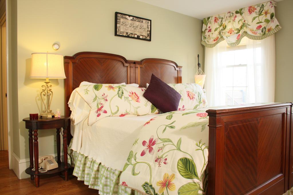 Deluxe King Room with Spa Bath - 4