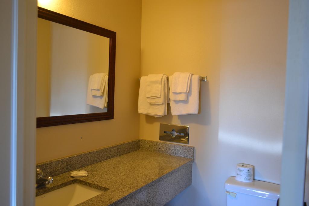 Standard Queen Room