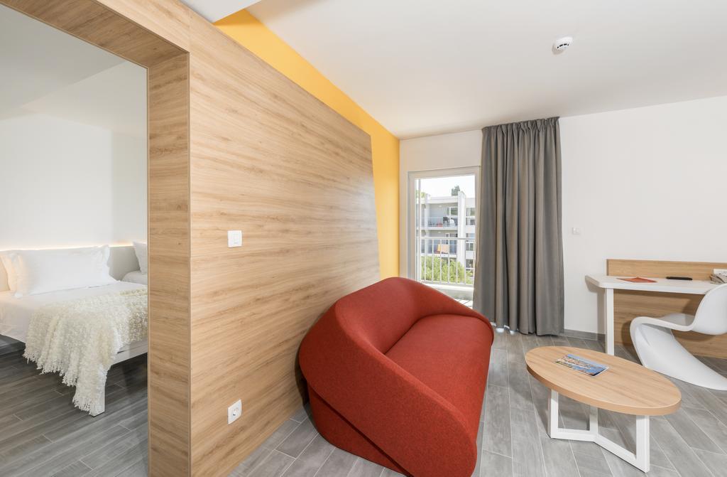 Junior Suite with Terrace and Garden View