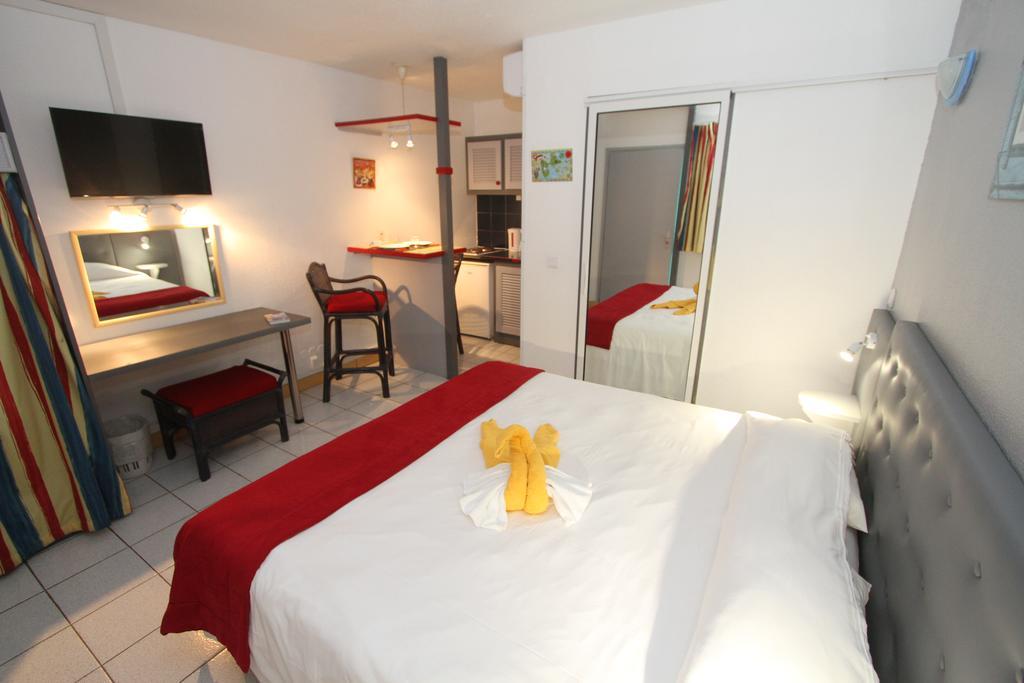 Studio (2 Adults)