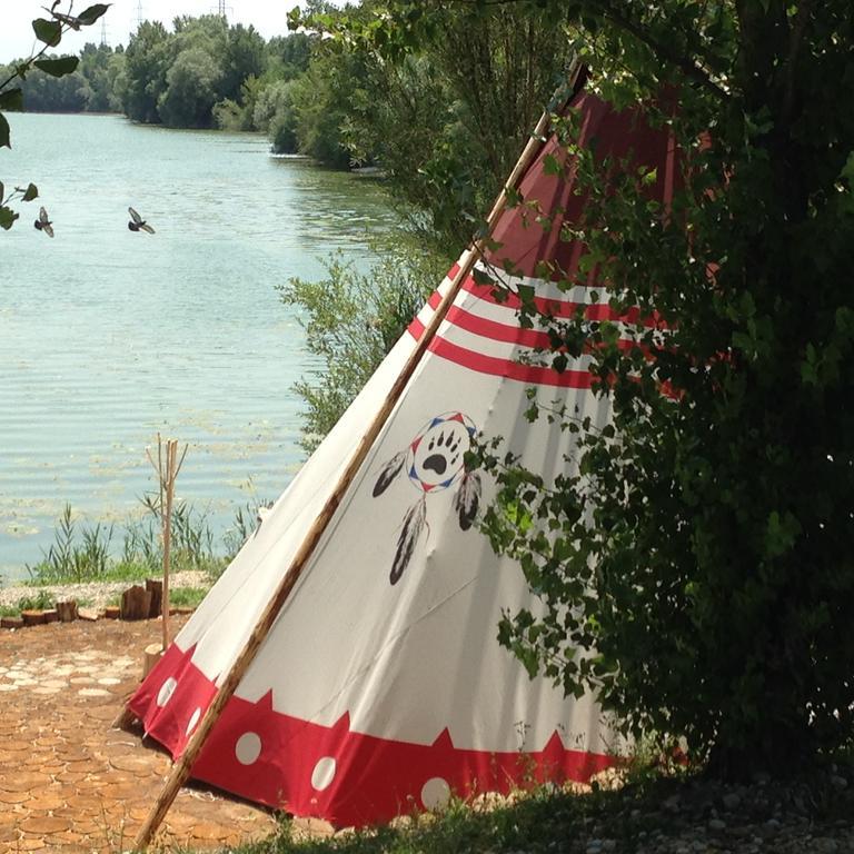 Tent,264271337:JPEG