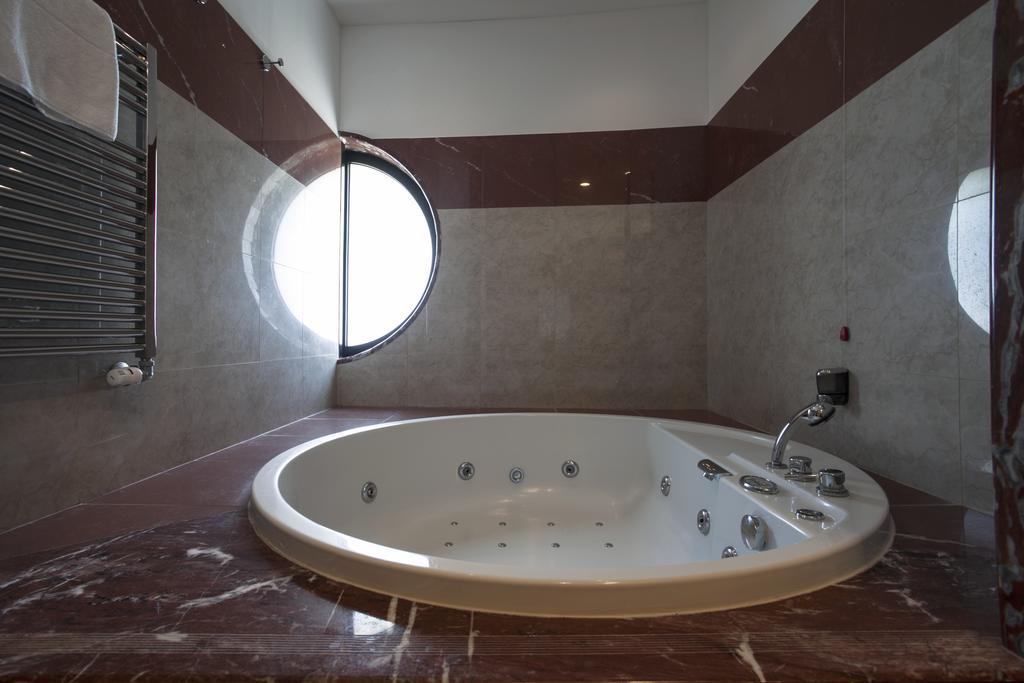 Deluxe Junior Suite,1394830346:JPEG