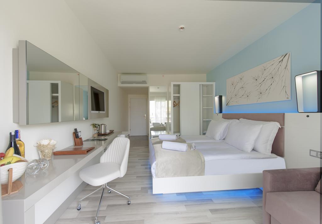 Double or Twin Room Land View