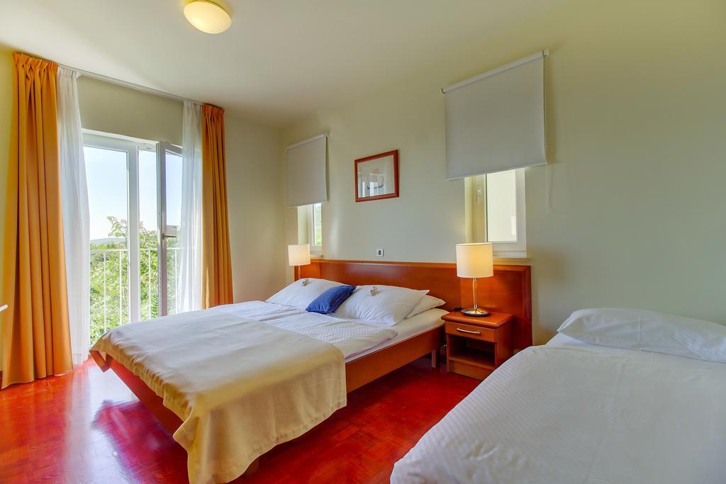 Triple Room,398567223:JPEG