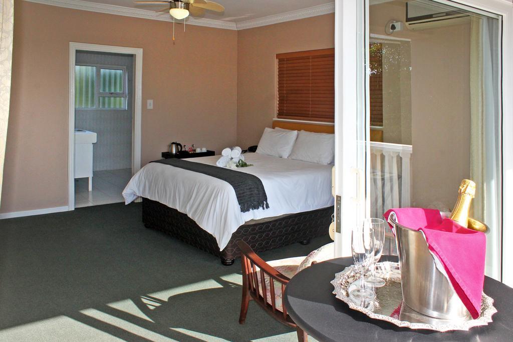 Double Room with Balcony and Sea View