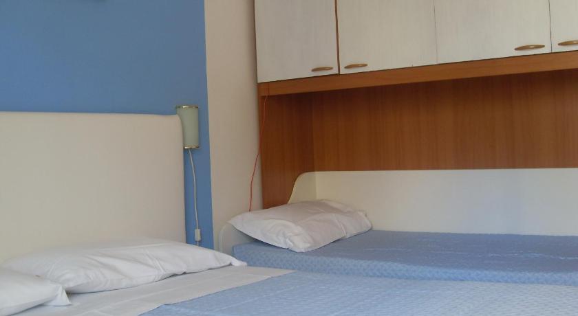 Triple Room,742926727:JPEG