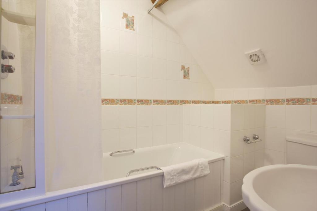 Family Cottage (2 Adults and 2 Children)