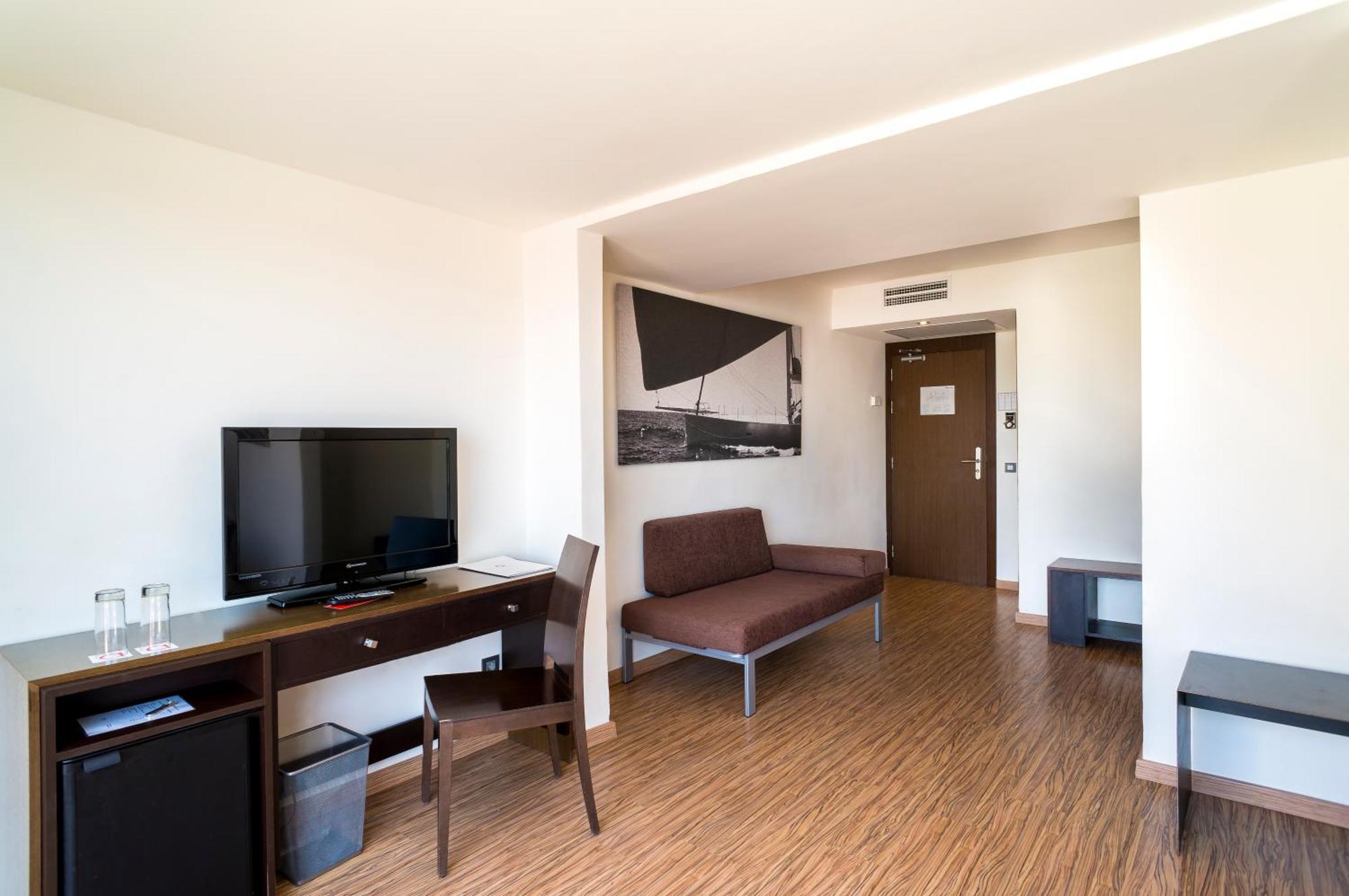 Family Room,833372930:JPEG