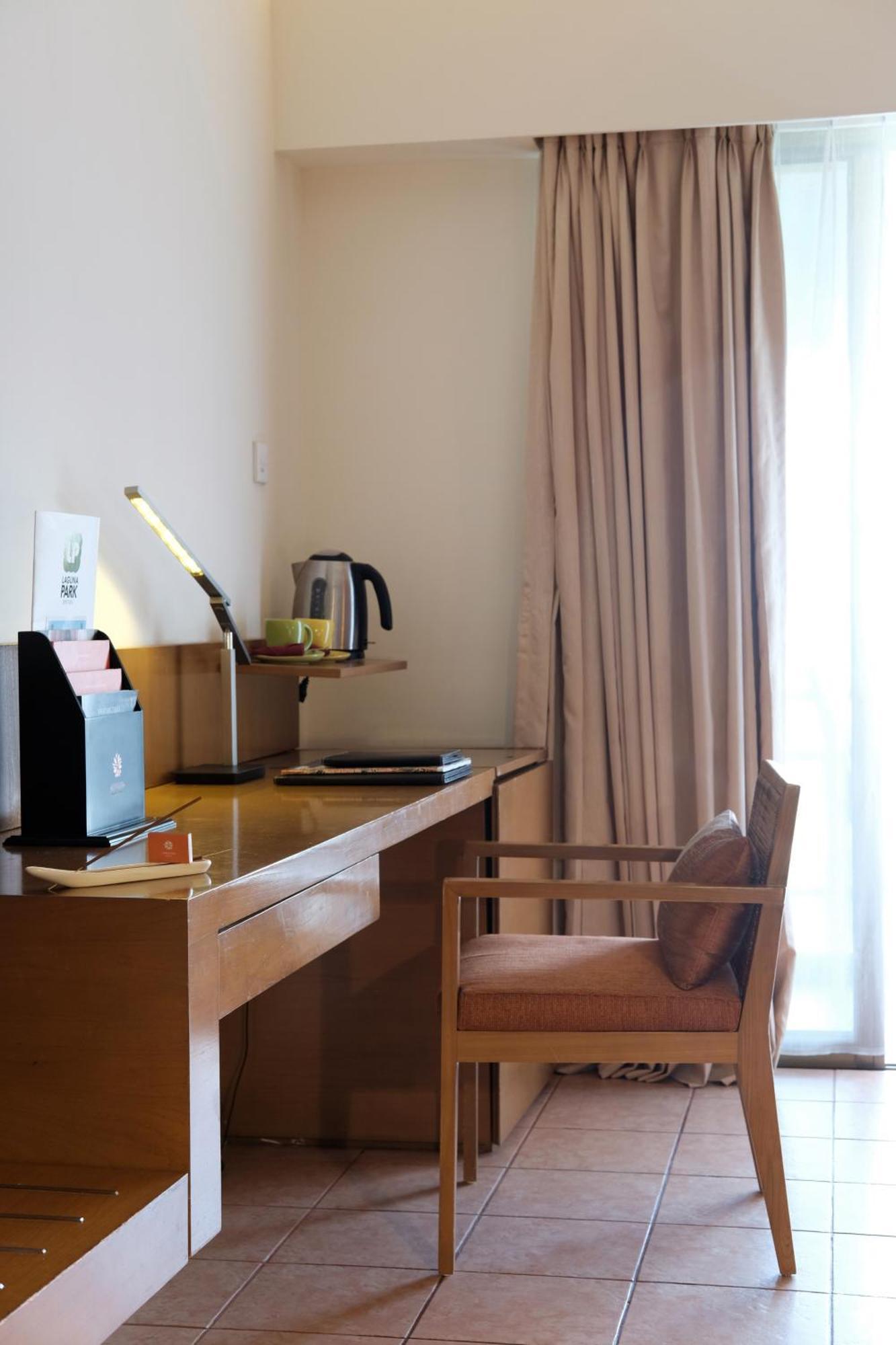 Sea Breeze Room – Queen Return Transfer BBT Terminal-Resort,705076699:JPEG