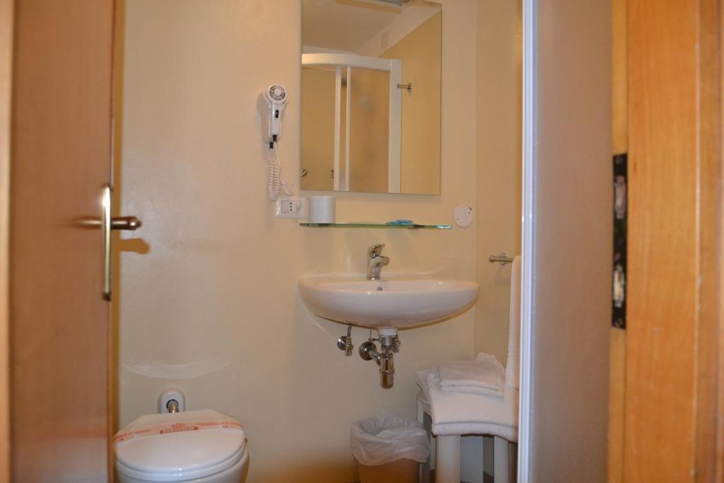 Single Room,1559561194:JPEG