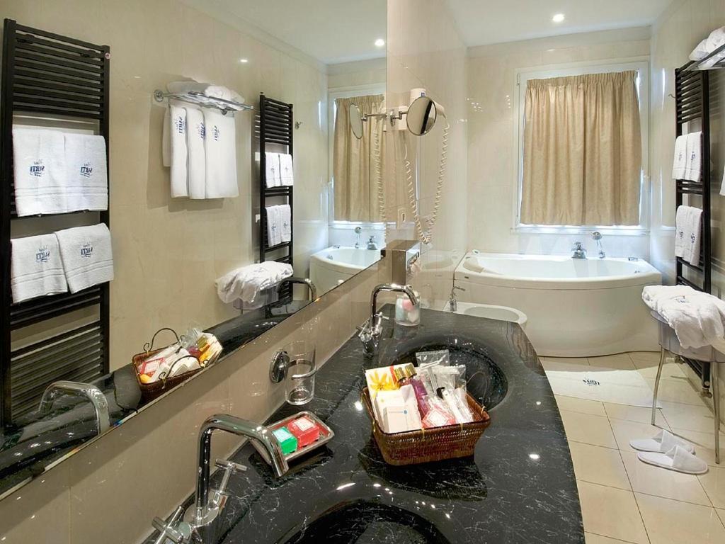 Executive Suite,32194132:JPEG