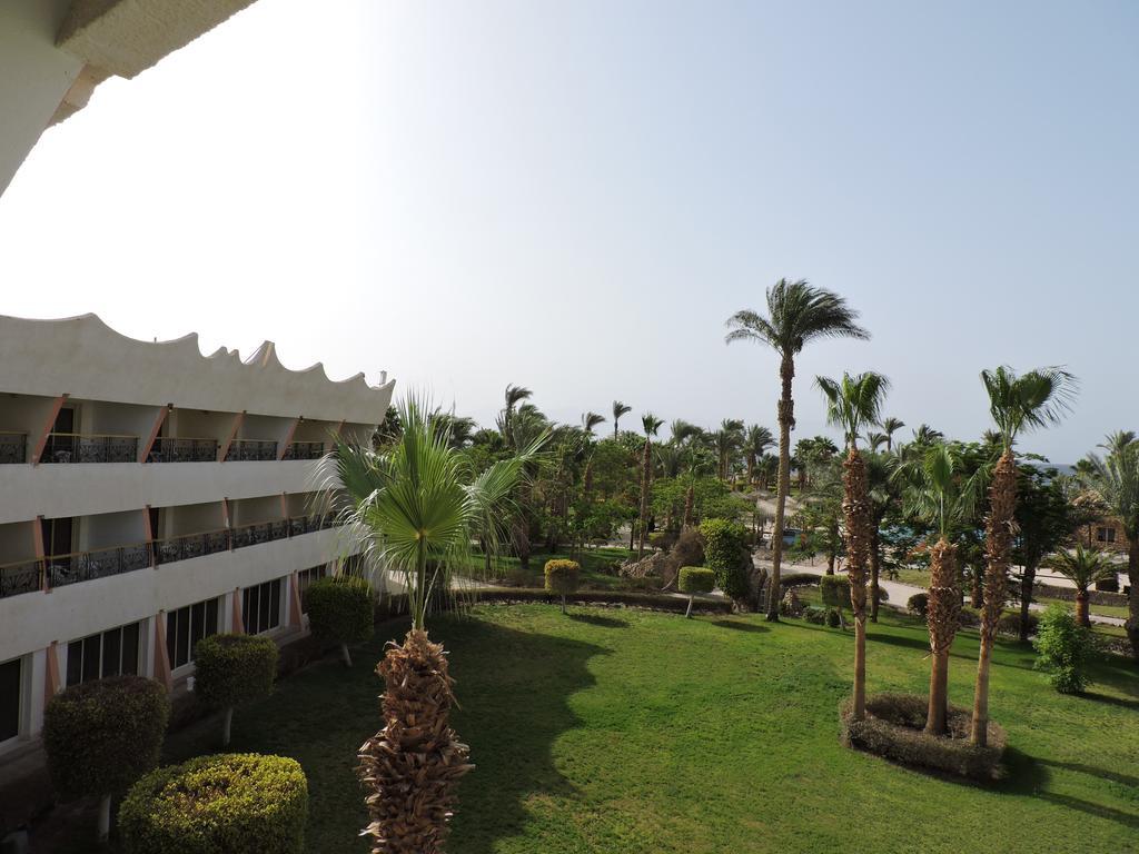 Superior Twin Room with Garden And Pool View