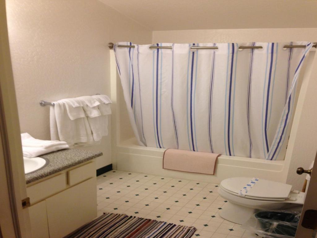 Queen Room with Two Queen Beds with Garden View