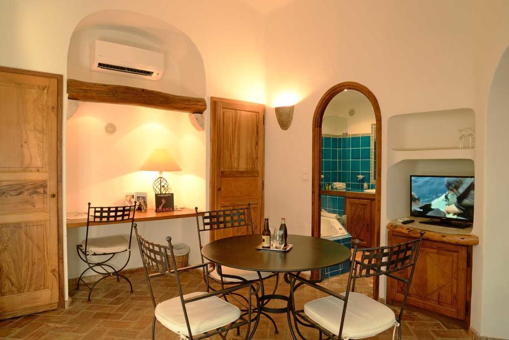 Suite with Garden View