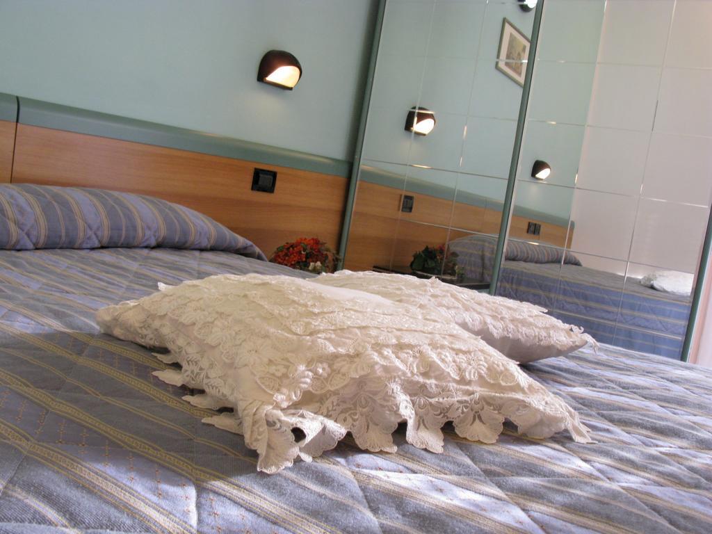 Doppel- oder Zweibettzimmer
