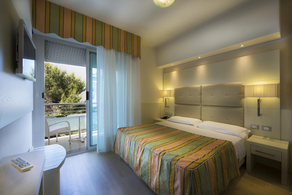 Double or Twin Room Side Sea View