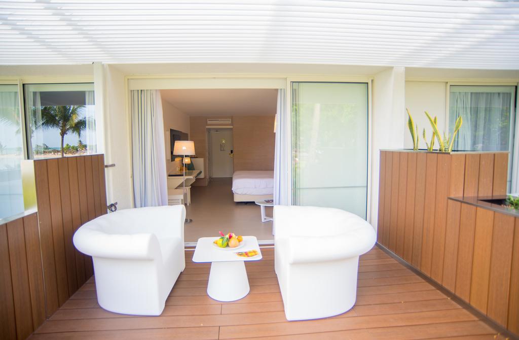 Zimmer mit Meerblick mit 2 Doppelbetten und Terrasse am Strand