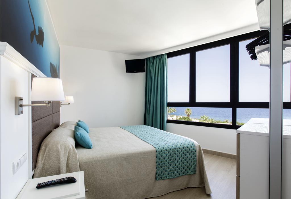 Two-Bedroom Apartment with Sea View (3 Adults + 3 Children)