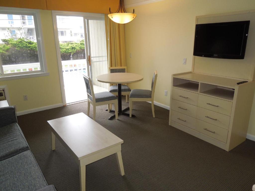 Suite de 1 dormitorio con vistas a la piscina