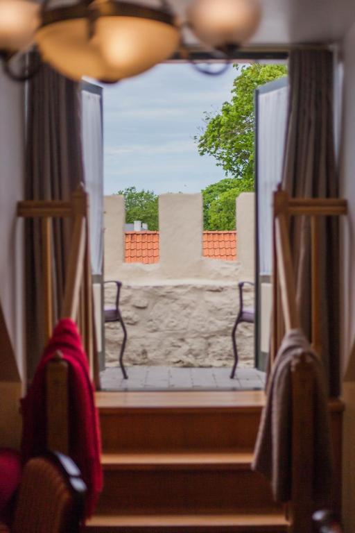Historical Arensburg Suite