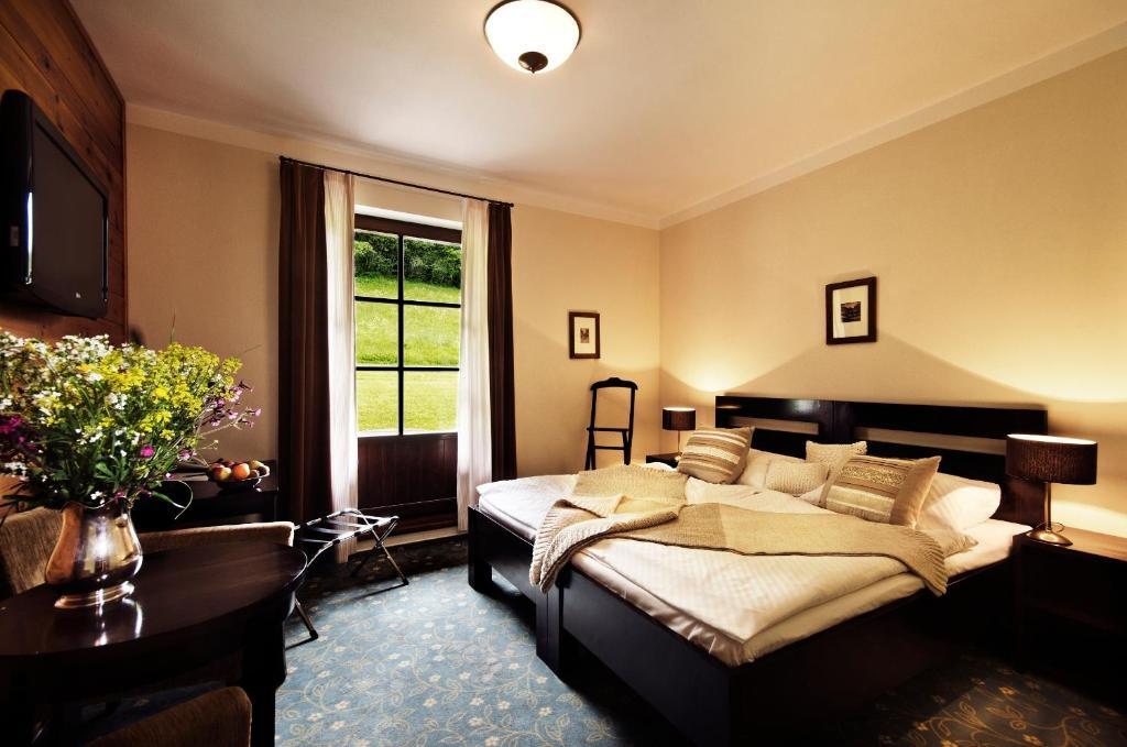Doppel-/Zweibettzimmer mit eigener Terrasse