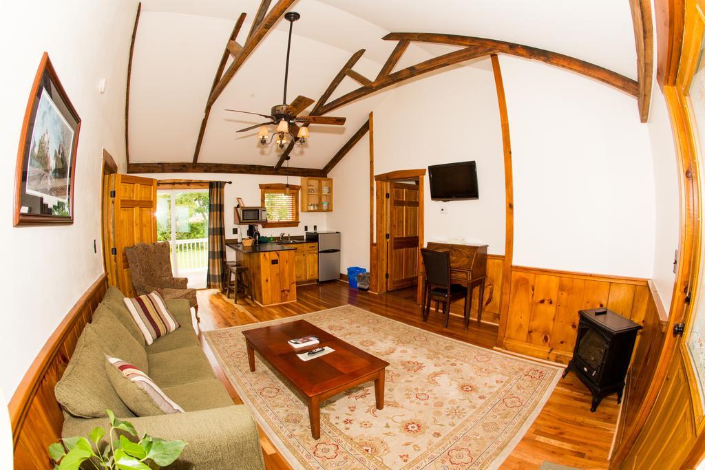 Queen Family Suite