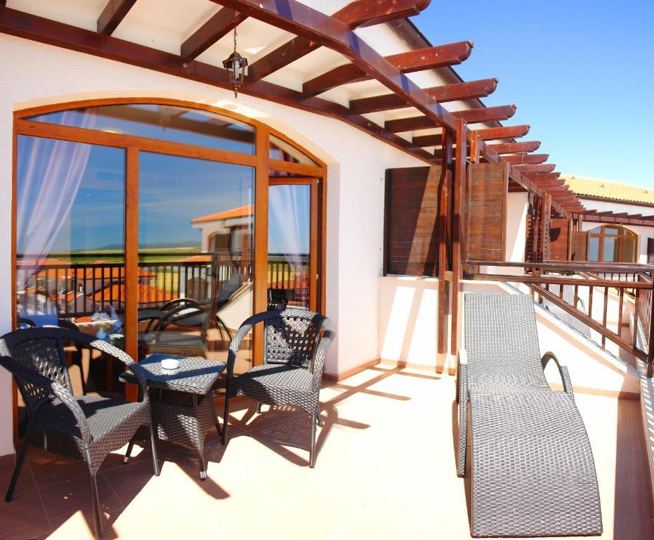 Deluxe Double Room with Balcony and Sea View