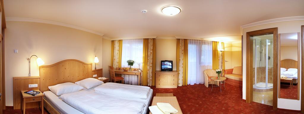 Comfort Tweepersoonskamer met 1 Tweepersoonsbed of 2 Aparte Bedden en Balkon