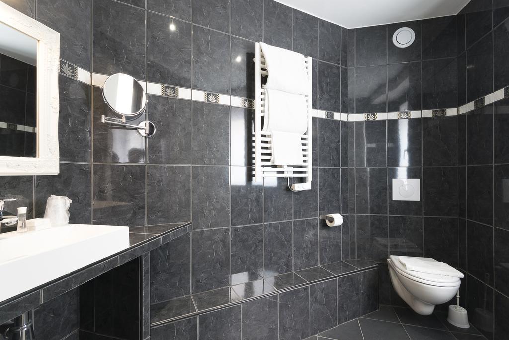 Double Room Bath,342650521:JPEG
