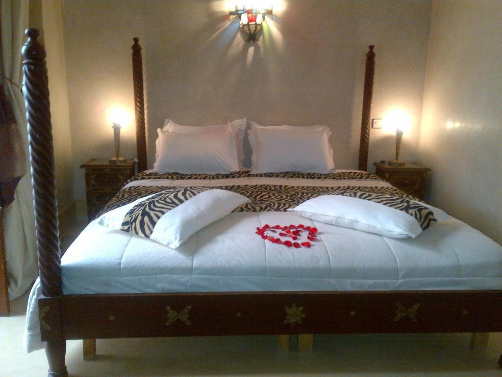 Habitación con cama extragrande.