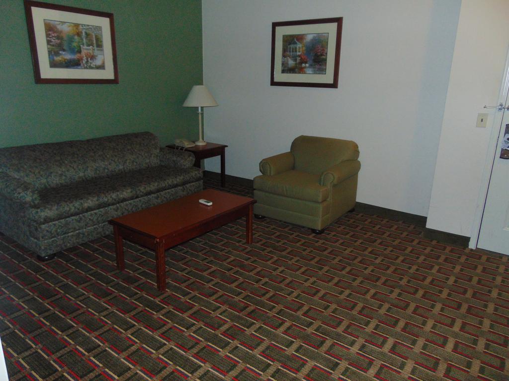 King Suite- Non-Smoking