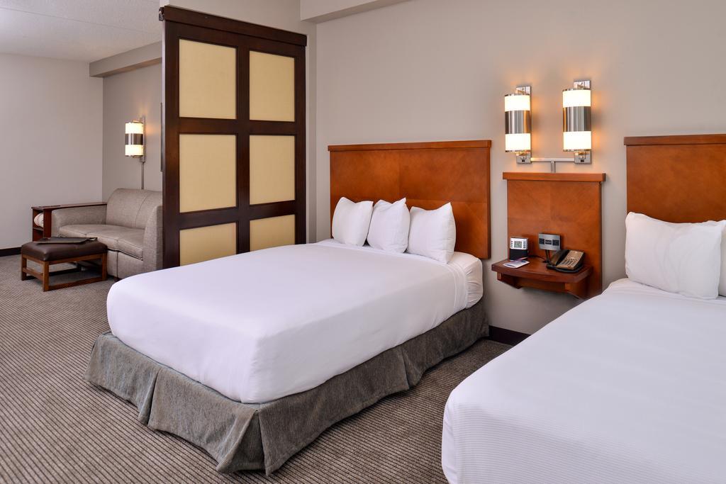 Queen Room with Two Queen Beds and Roll-In Shower - Disability Access